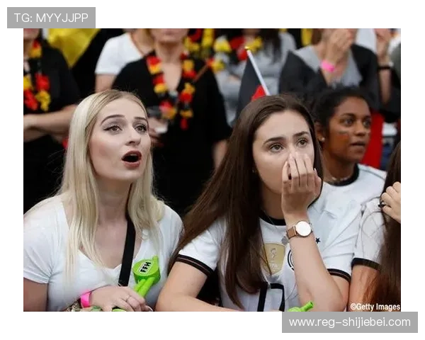 世界杯美女球迷:现场激情四溢,美女球迷的动人瞬间令人难忘